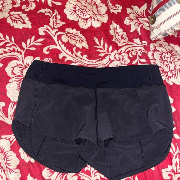 Lululemon speed up shorts size 6 - Picture 2 of 5